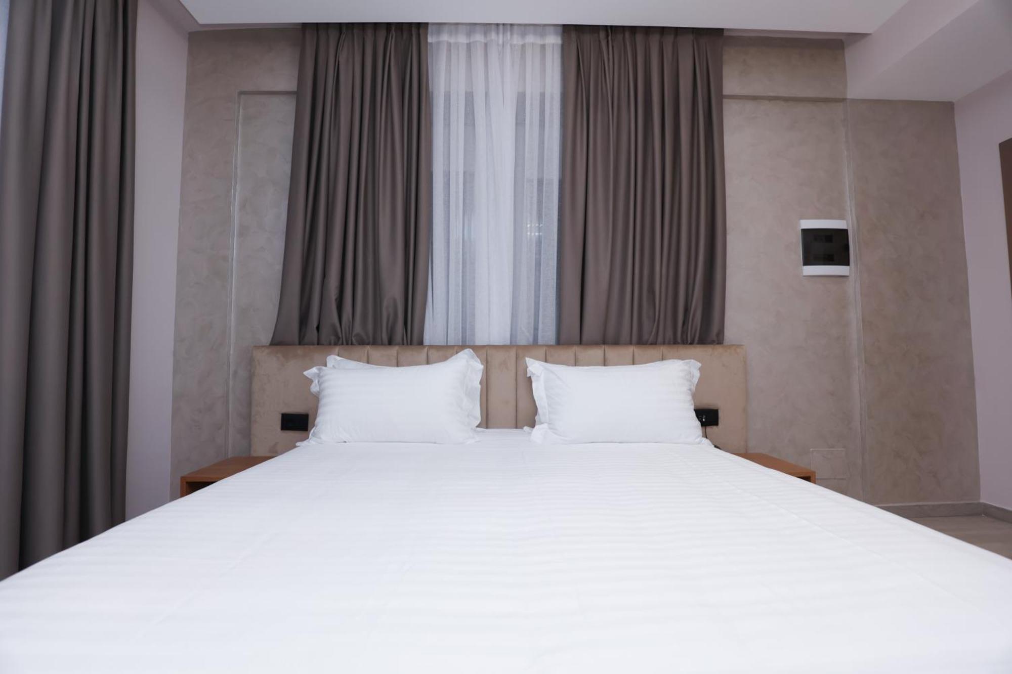Residence Inn Tirana Esterno foto
