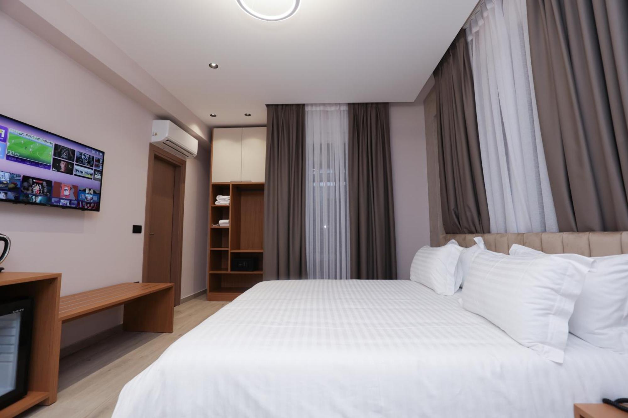 Residence Inn Tirana Esterno foto