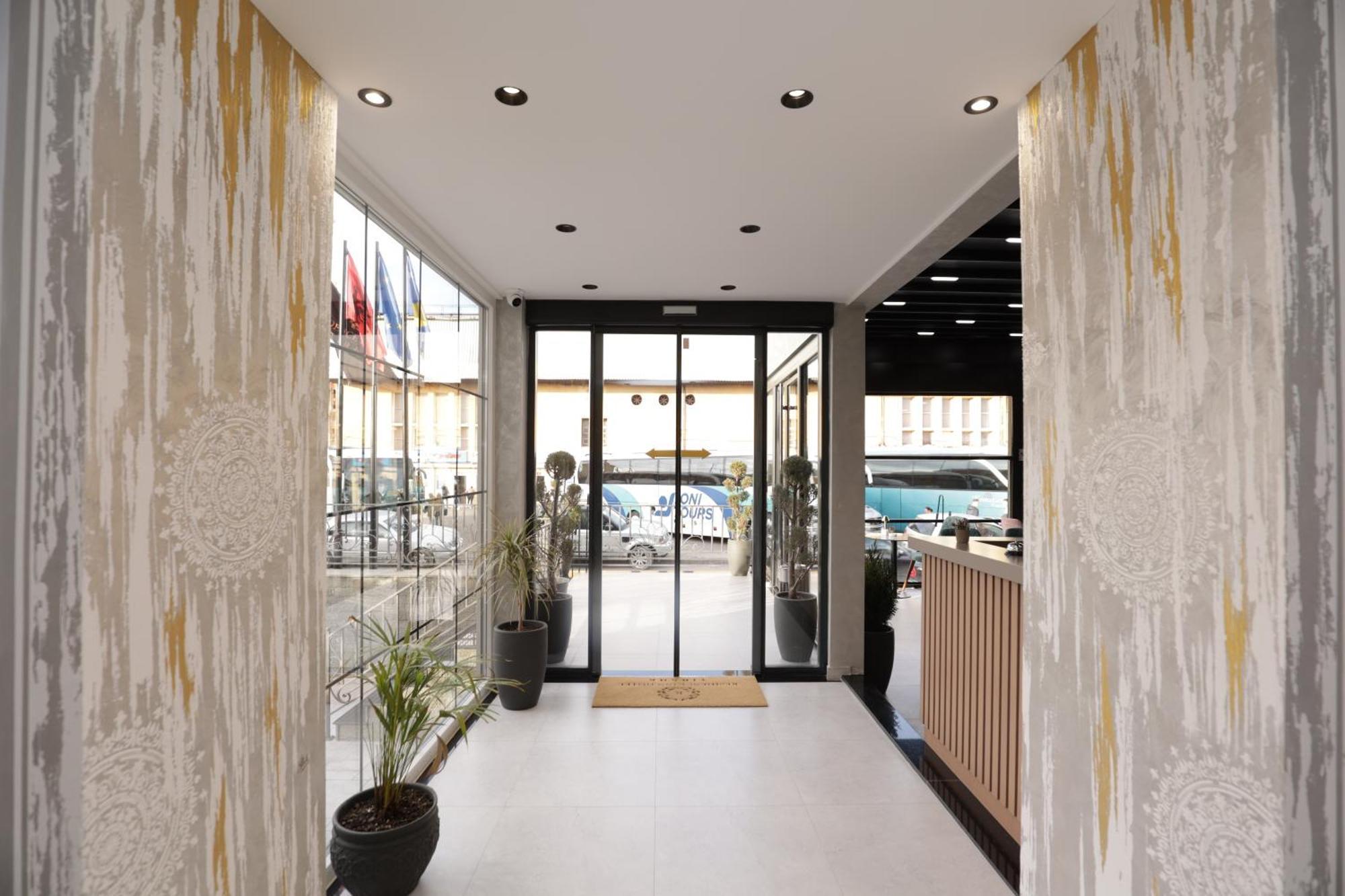 Residence Inn Tirana Esterno foto