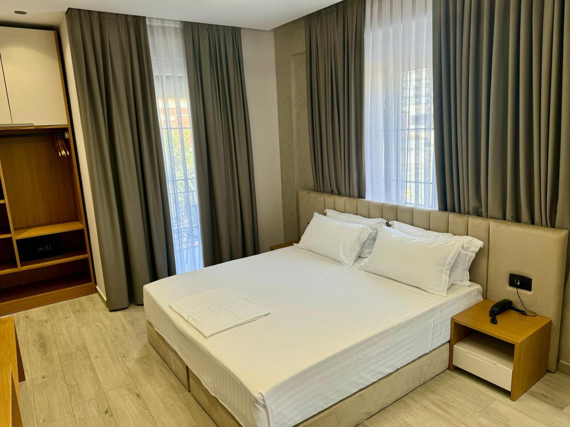 Residence Inn Tirana Esterno foto